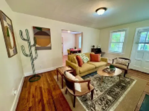 Charming 2-bedroom house with WiFi, Minutes from Masters & Downtown Augusta