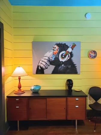 Historic Home with Whimsical Theme located 3 blocks from Shiner Brewery