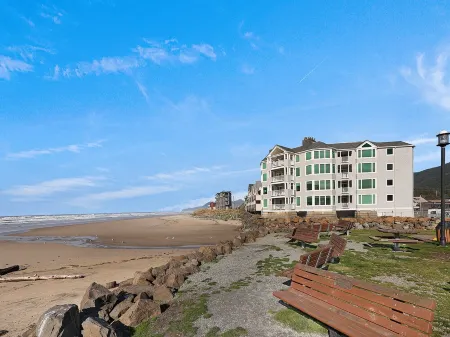 3 Blocks to Downtown Rockaway Beach