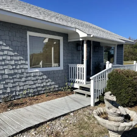 Relax, unwind in beautiful coastal cottage near exquisite Cape Hatteras Seashore