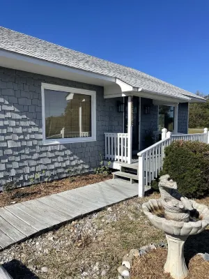 Relax, unwind in beautiful coastal cottage near exquisite Cape Hatteras Seashore