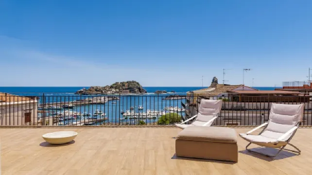 Lachea Seaview Penthouse - Short Lets