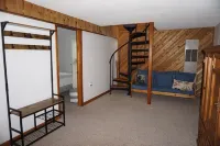 Cozy Home Close to Lake, Hiking Trails