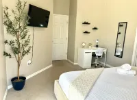 Dreamy Lakeview Villa with Heated Pool BBQ Family Friendly Near Disney Kissimmee Park Observatory 주변 호텔
