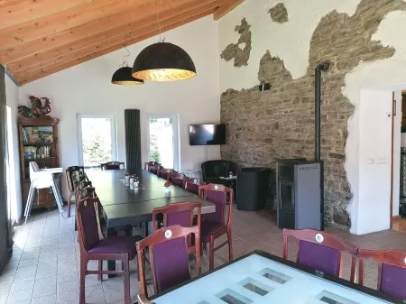 Large historic - but modern - Eifel holiday home for up to 20 guests Отели в г. Цвайфельшайд