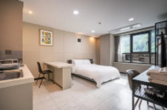 越山旅館 鄰近晨靜園藝樹木園的酒店