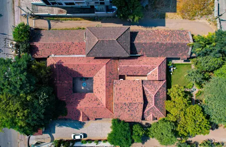Narayani Heritage Отели рядом с достопримечательностью «Ghogha Beach»