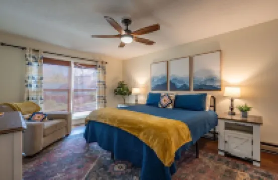 Stroll to Park, Shops, Restaurants in Downtown WJ!