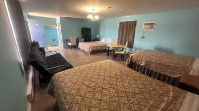 Colonial Motel Hotels in Chatham