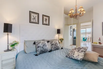 Serenity Vista Penthouse with Terrace in the City Hoteller i Mugnano