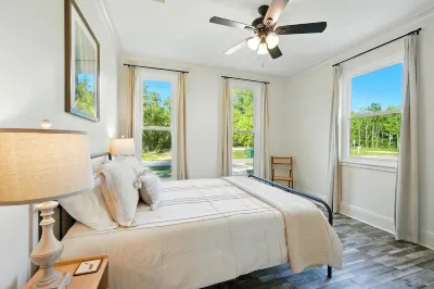 Experience the Cutest Cottage in the Bay! Hotels near Alice Moseley Folk Art Museum