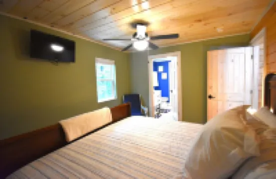 Cozy cabin, 1.5 miles to downtown McCaysville; shops/restaurants & Toccoa River