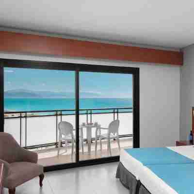 Hotel Puente Real Rooms