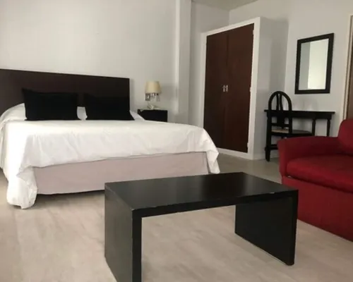 Hotel la Perla Hotels near Almagro