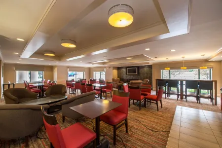 Holiday Inn Express & Suites Auburn Отели в г. Вустер Каунти