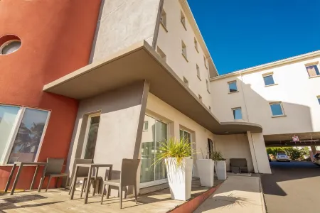 Hotel Grand Cap Rooftop Pool