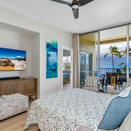 Upscale Oceanfront Penthouse Vistas