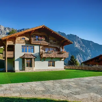 Between Boutique Hotel