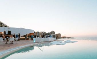Cosy Apartment Steps to St George's Bay