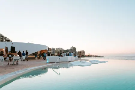 Idyllic Apartment Steps from the Promenade Отели рядом с достопримечательностью «Форт Маноэль»