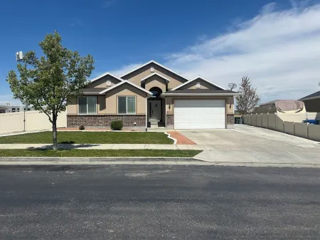 Main FloorCozy Spacious 3-bedroom 2-bath home in West Valley City