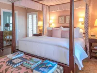Eleven Bahama House Hotels in Dunmore Town
