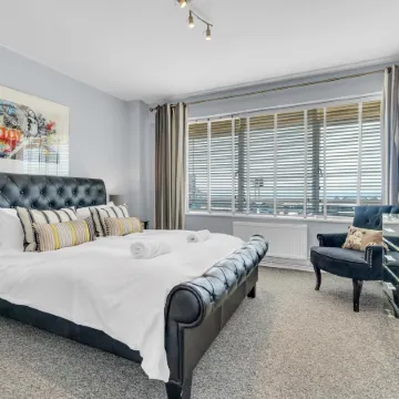 Deco Seafront - Seafront Apartment - Sleeps up to 6