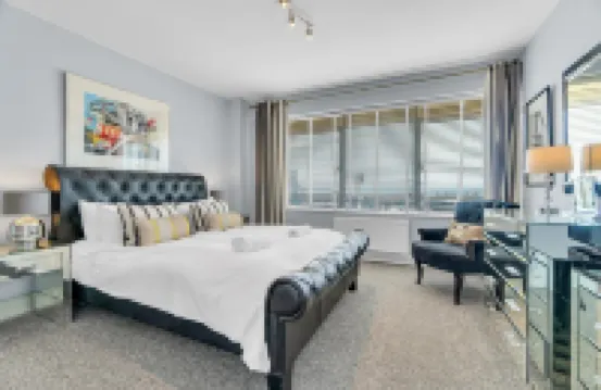 Deco Seafront - Seafront Apartment - Sleeps up to 6