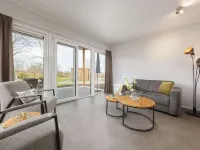 Luxurious lodge with airco, located beside a lake
