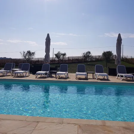 Pleasant tent with swimming pool