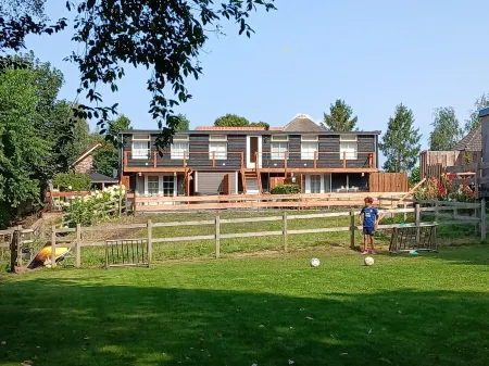 Cozy Villa w Sauna and BBQ Отели в г. Hattemerbroek