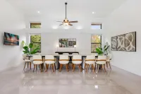 Grand 6BR Plantation Estate w/ Tennis & Pool Hotels in Plantation