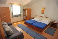 Villa Anni - parking