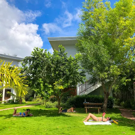 Red Picnic Hostel Panglao