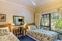 Olive Rabbit - Boutique Bed & Breakfast - parking