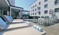 Mint Hotel 84 on Katherine - Rooftop Pools