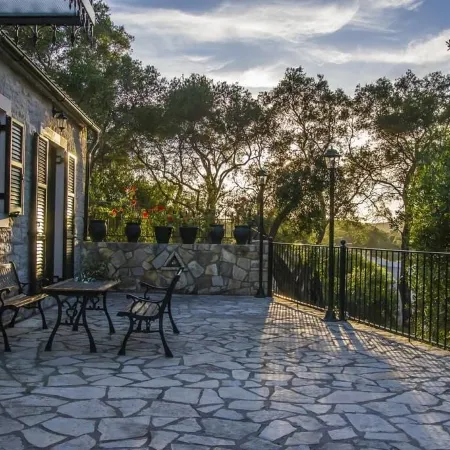 Su la Strata Villa by CorfuEscapes