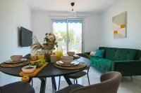 Phaedrus Living: Seaside Luxury Flat Athina 21 Hotels in Tsada