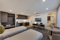 Littomore Suites Kingswood - Balkoner