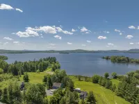North House - Lovely Lac-Brome 3 Bedroom Lakefront Cottage Hotels in Lac-Brome