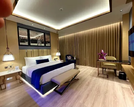 พลาเนตฮอลลีวูด โรงแรมในธาเน