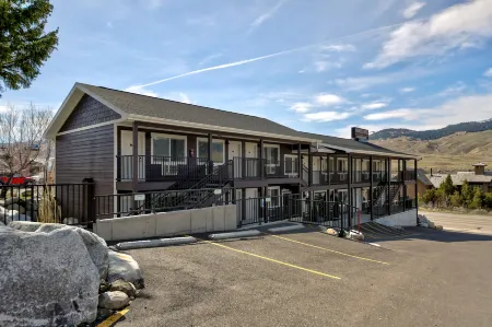 Roosevelt Hotel - Yellowstone