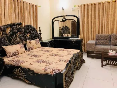 Super Golden Guest House Hotel di Shah Faisal Town