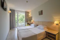Madara Park Hotel - All Inclusive فنادق في غولدن ساندز