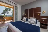 The Originals City Hôtel Côté Sud Marseille Est Carre de Soi 주변 호텔