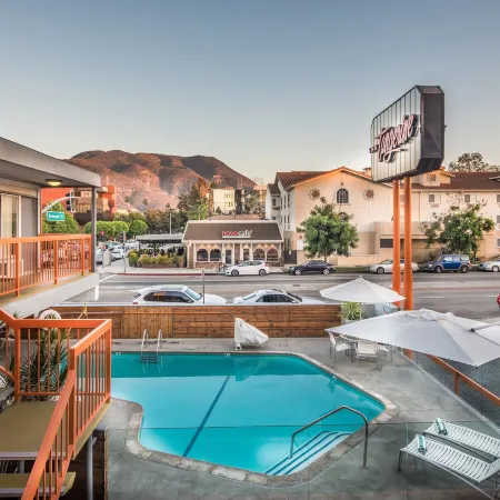 The Tangerine - a Burbank Hotel