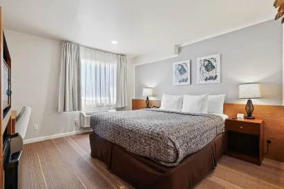 Brookhurst Plaza Inn