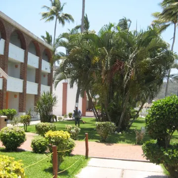 Costa Alegre Hotel & Suites