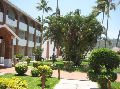Costa Alegre Hotel & Suites