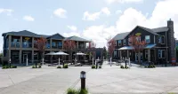 Seaside Haven - Spacious Condo with Fireplace, Patio & Grill